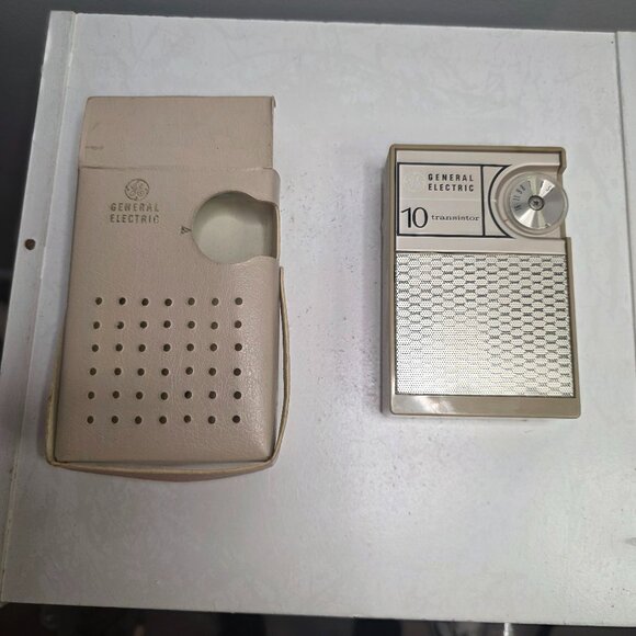 General Electric 10 Transistor Radio With Case WORKS - Picture 1 of 10